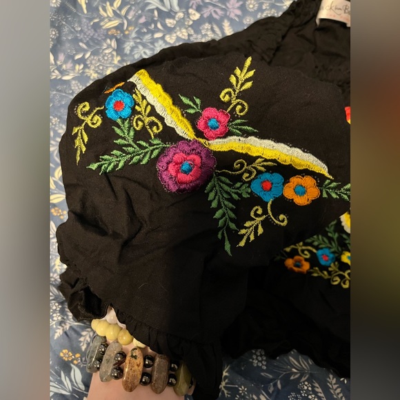 Embroidered colorful crop top! - Picture 4 of 6